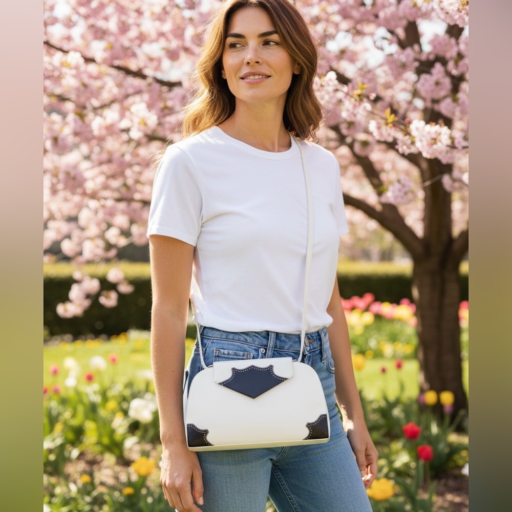 Vintage Bally 80’s white & navy leather Crossbody shoulder bag made in Italy
